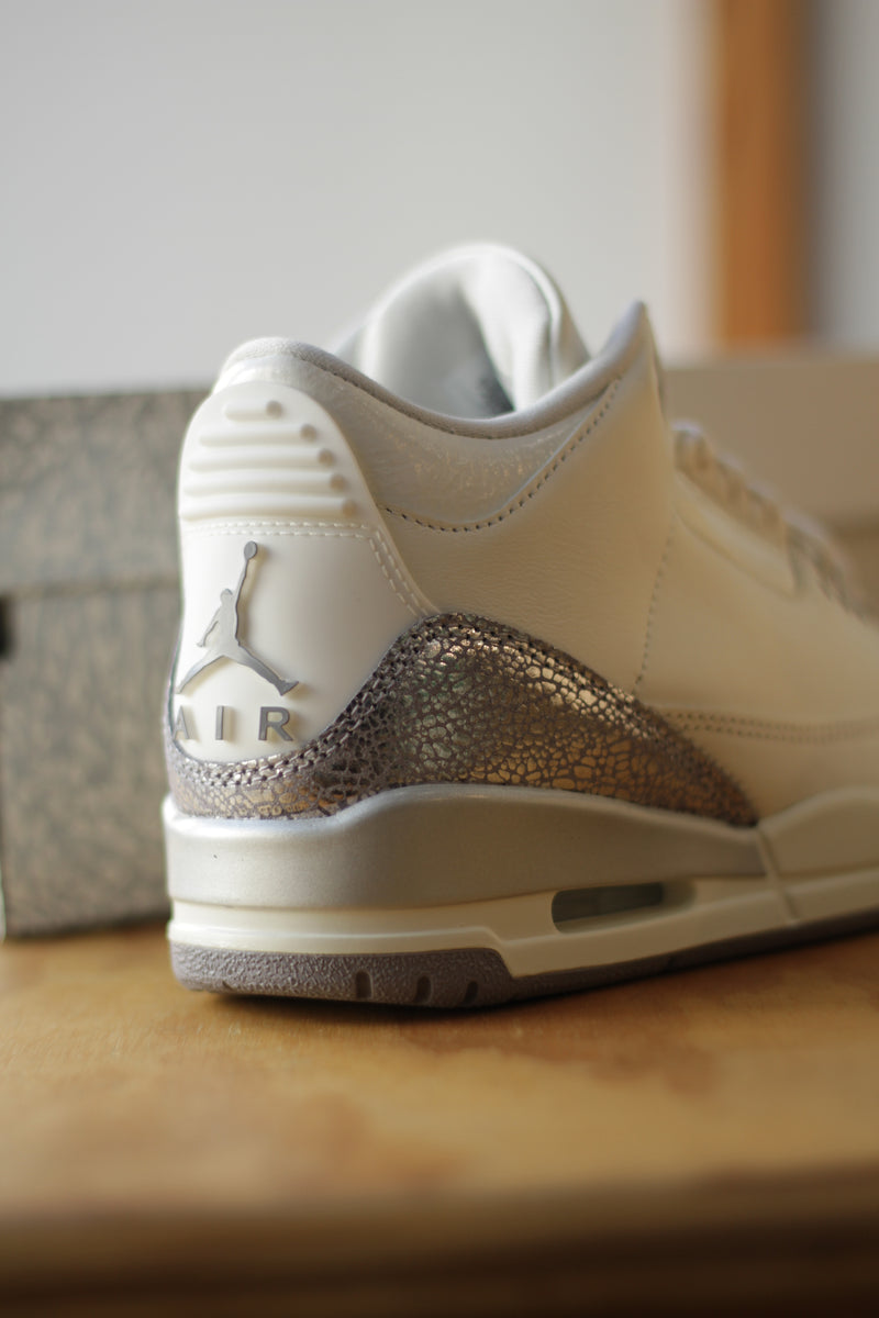 W AIR JORDAN 3 RETRO "SAIL/CEMENT GREY-METALLIC SILVER"