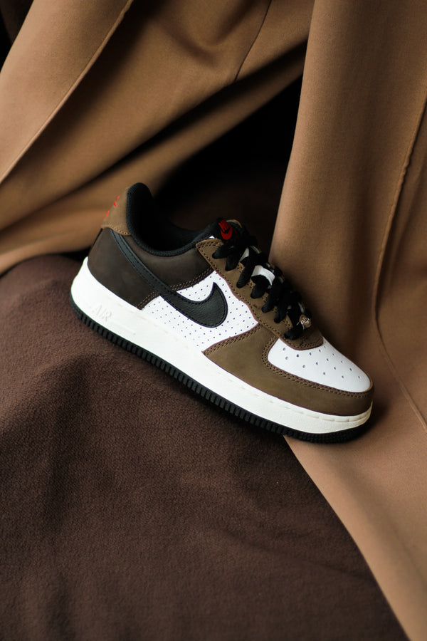NIKE AIR FORCE 1 LOW RETRO "WHITE/BLACK-BISON"
