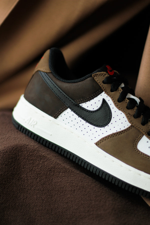NIKE AIR FORCE 1 LOW RETRO "WHITE/BLACK-BISON"