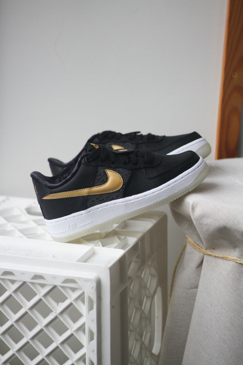 Nike Air Force 1 LV8 GS White Black Metallic Gold