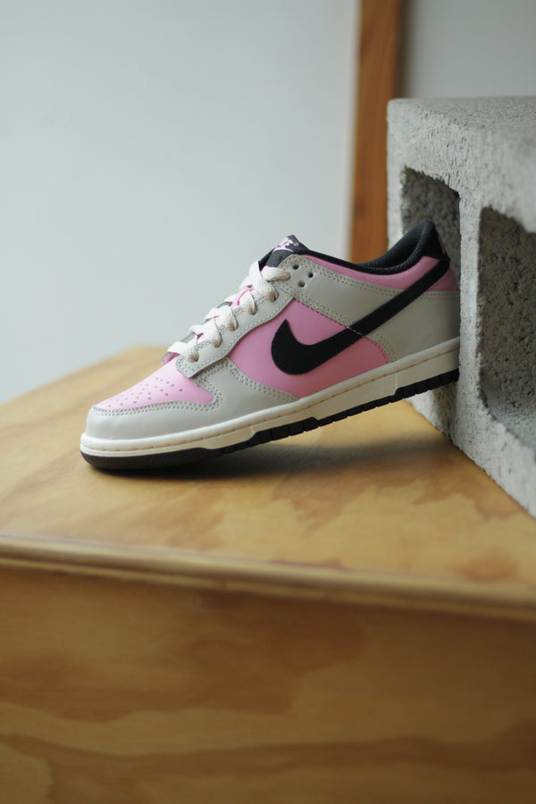 NIKE DUNK LOW (GS) " PINK RISE/BLACK-LT OREWOOD BRN"