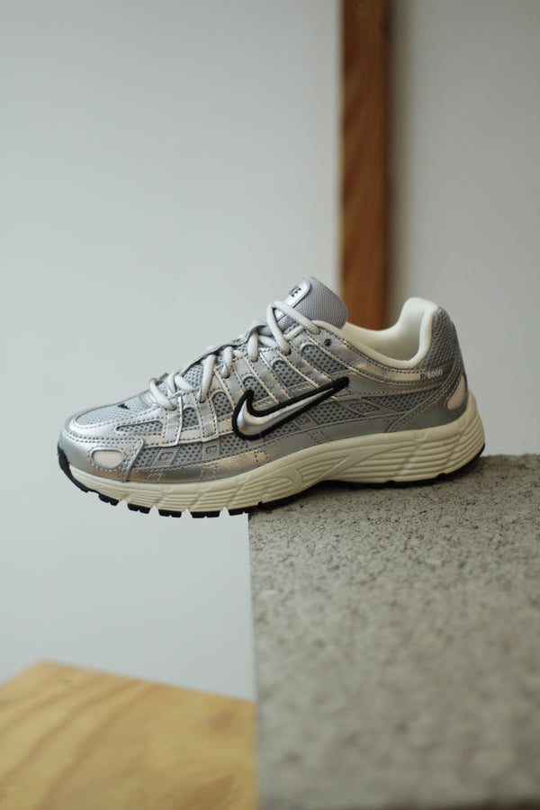 NIKE P-6000 (GS) "METALLIC SILVER/METALLIC SILVER-BLACK"