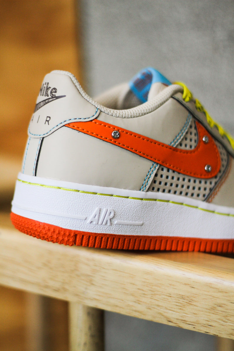 NIKE AIR FORCE 1 LE (GS) "SANDDRIFT/SAFETY ORANGE-PHANTOM"