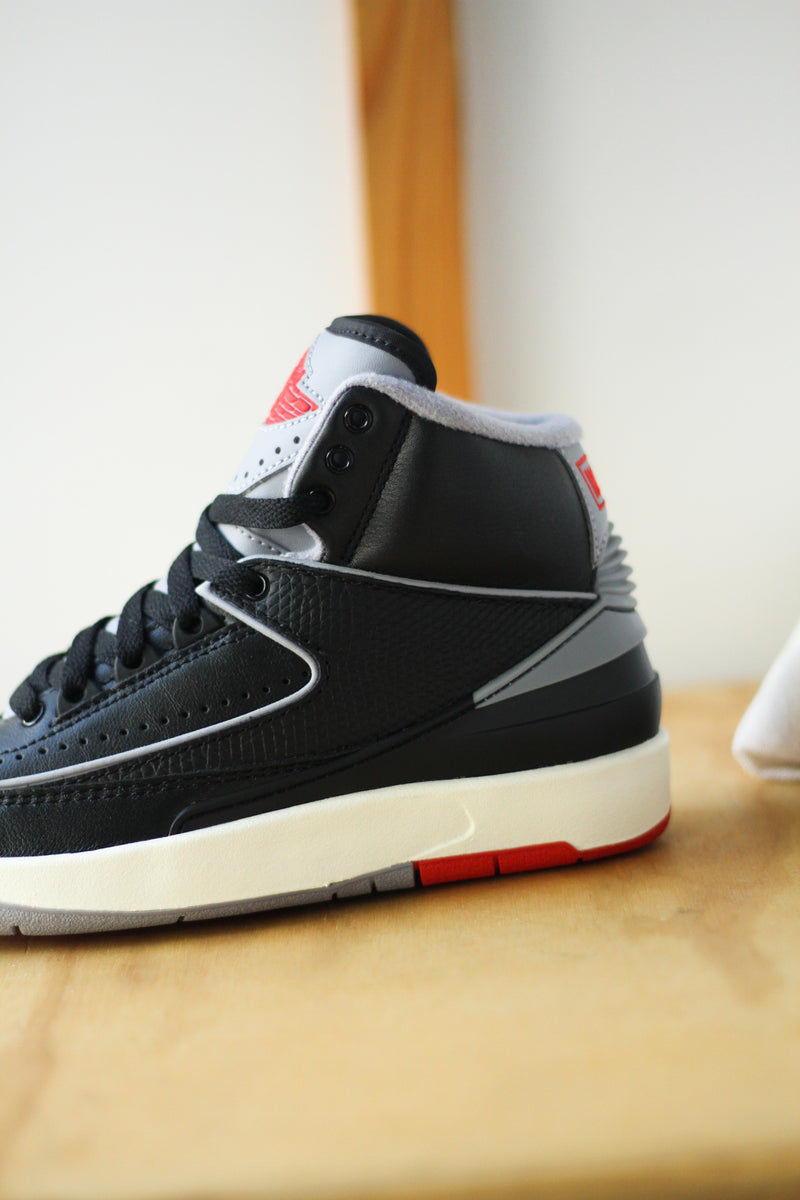AIR JORDAN 2 RETRO (GS) "BLACK CEMENT"