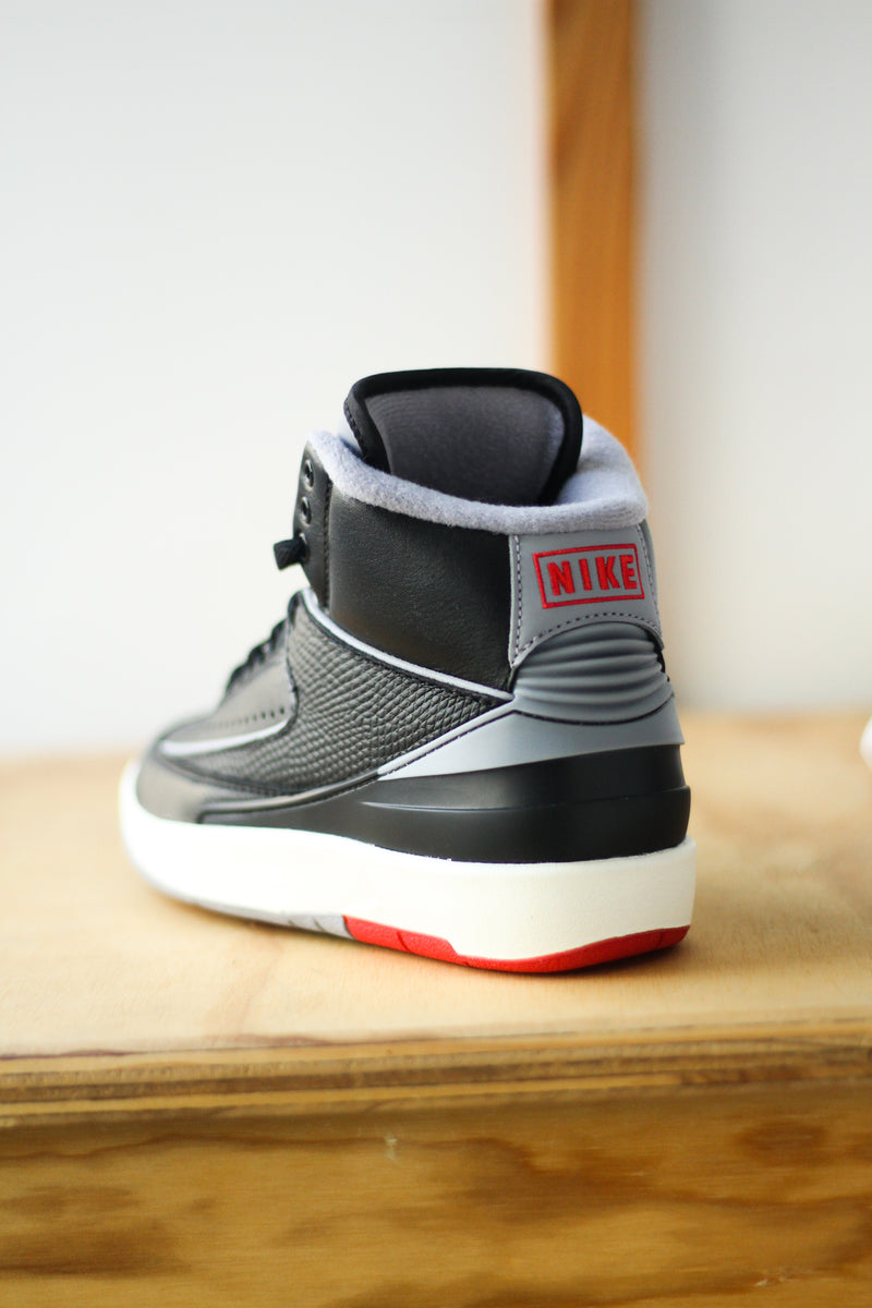 AIR JORDAN 2 RETRO (GS) "BLACK CEMENT"