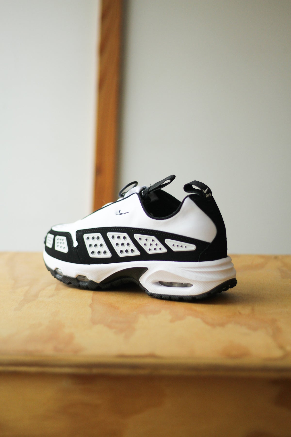 国内配送 NIKE W AIR MAX SNDR WHITE/BLACK W NIKE AIR MAX SNDR 