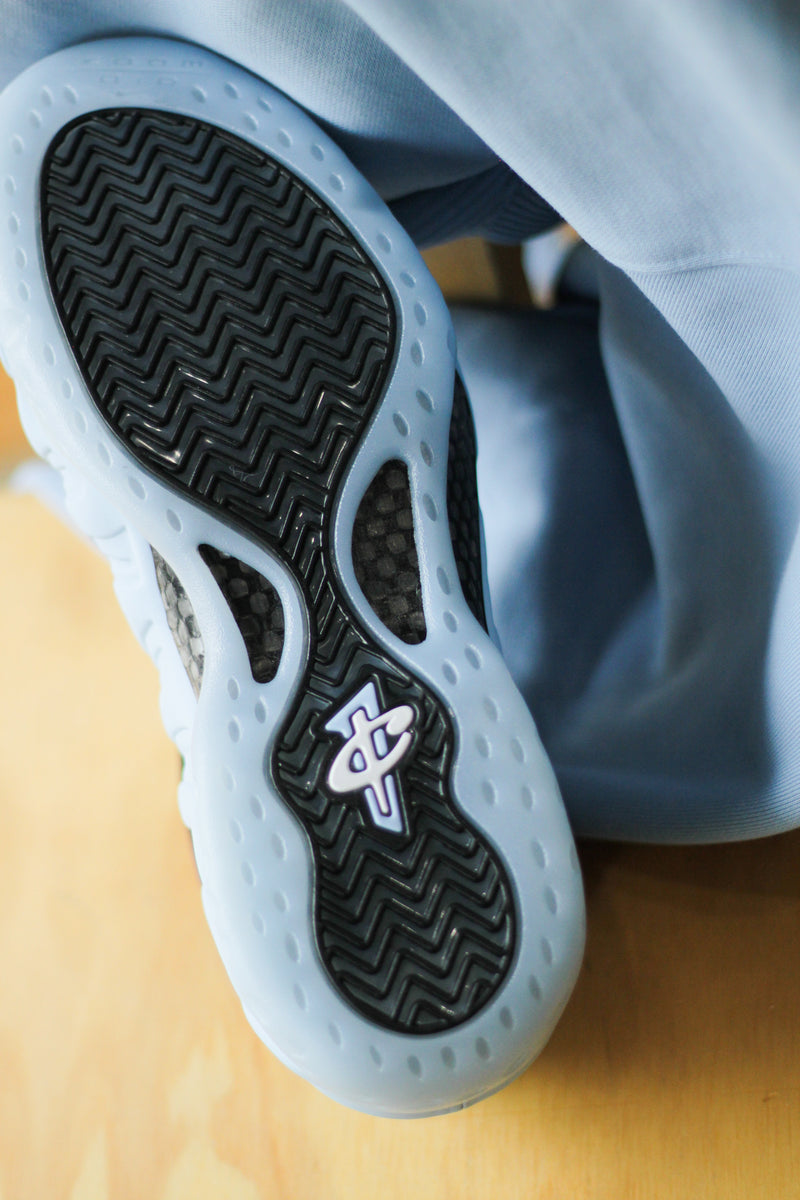 NIKE AIR FOAMPOSITE ONE "PSYCHIC BLUE/BLACK"