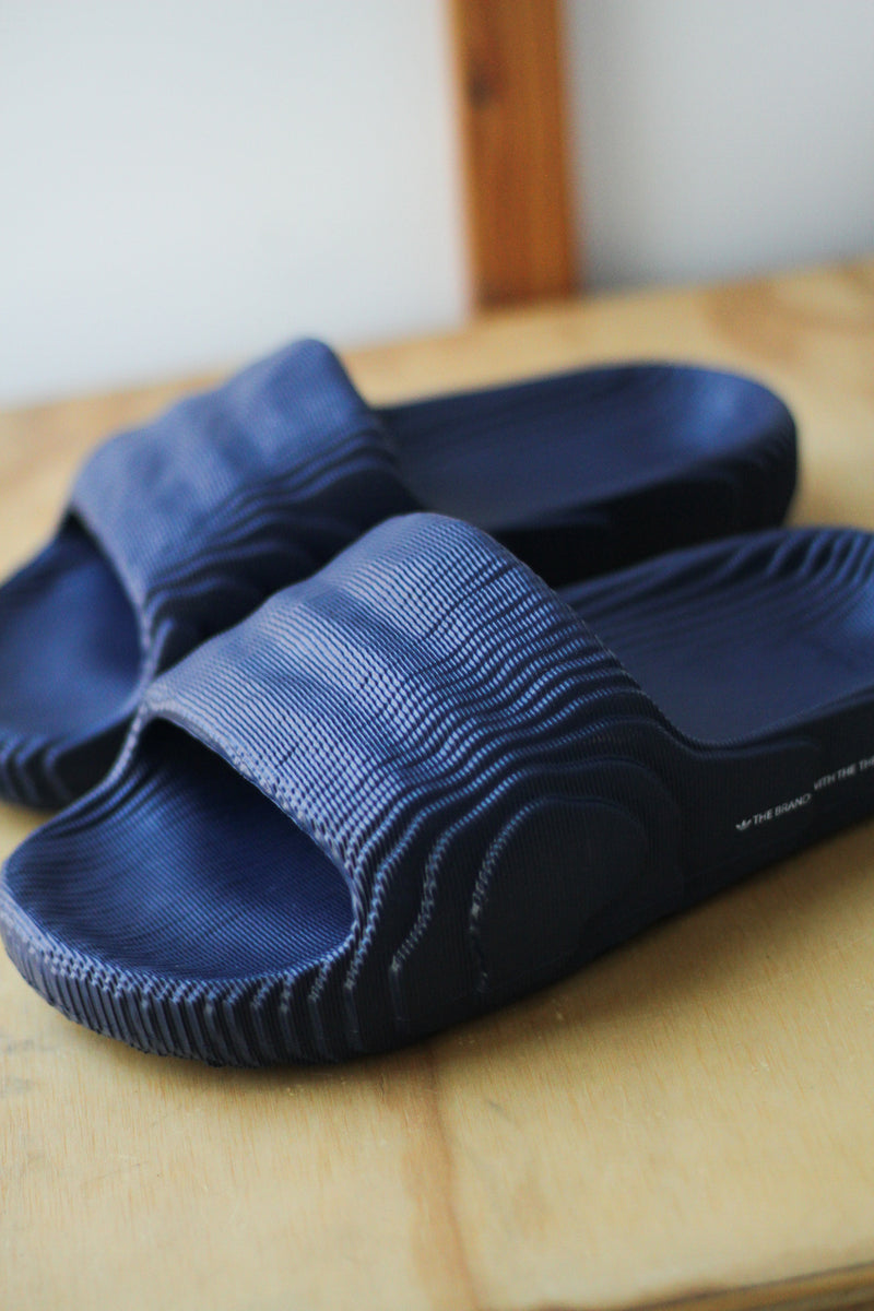 ADILETTE 22 "DARK BLUE"