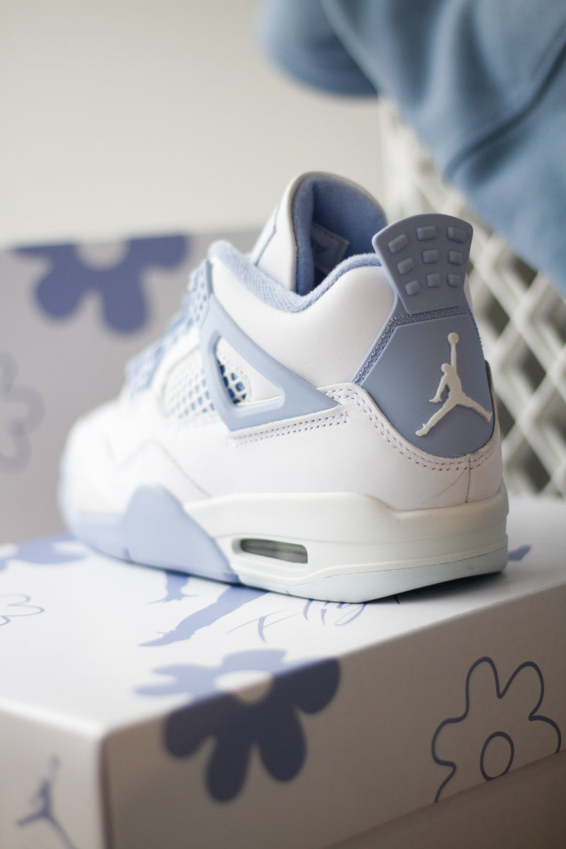 W AIR JORDAN 4 RETRO "WHITE/ALUMINUM-BLUE TINT-OIL GREEN"
