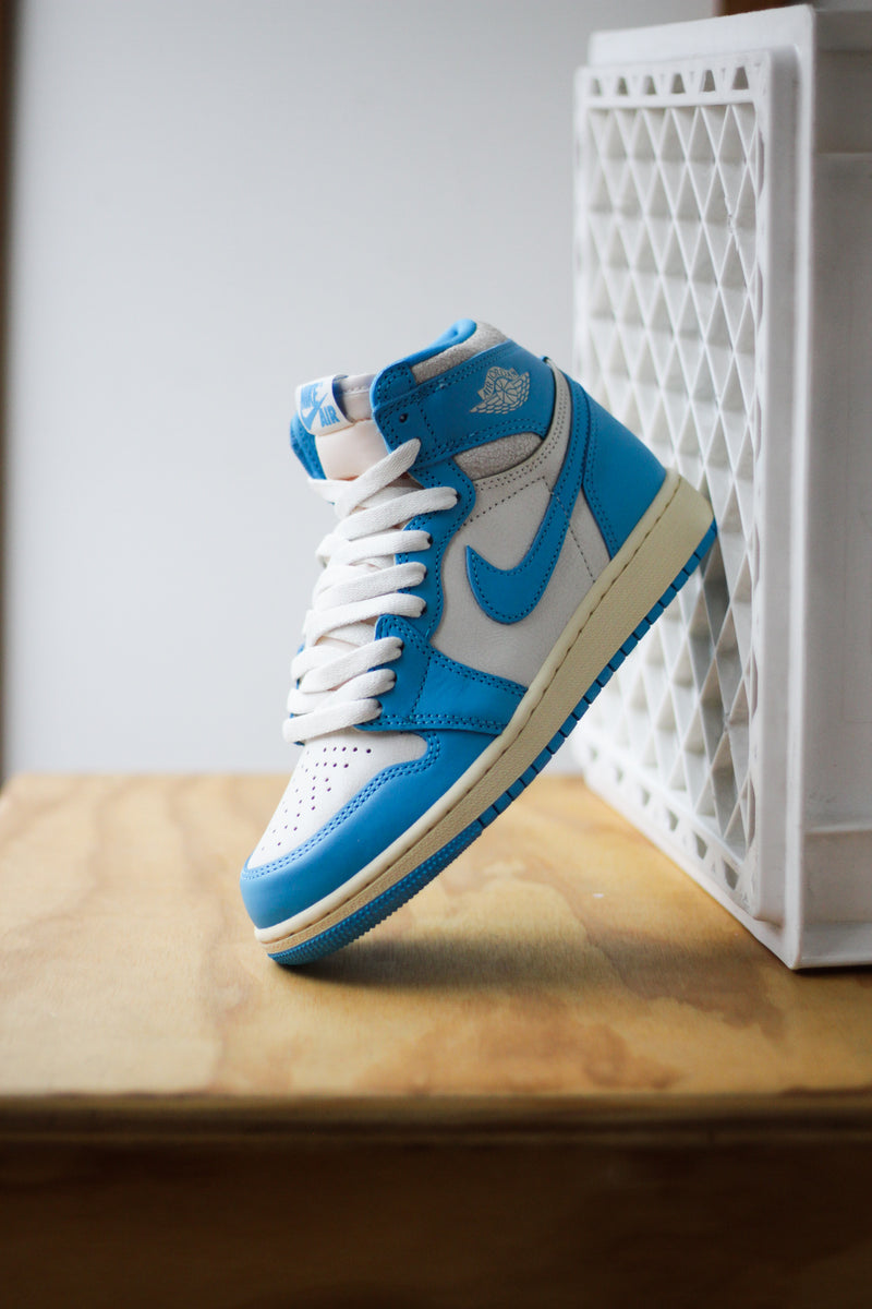 AIR JORDAN 1 RETRO HIGH OG (GS) "DARK POWDER BLUE/DARK POWDER BLUE-SAIL"