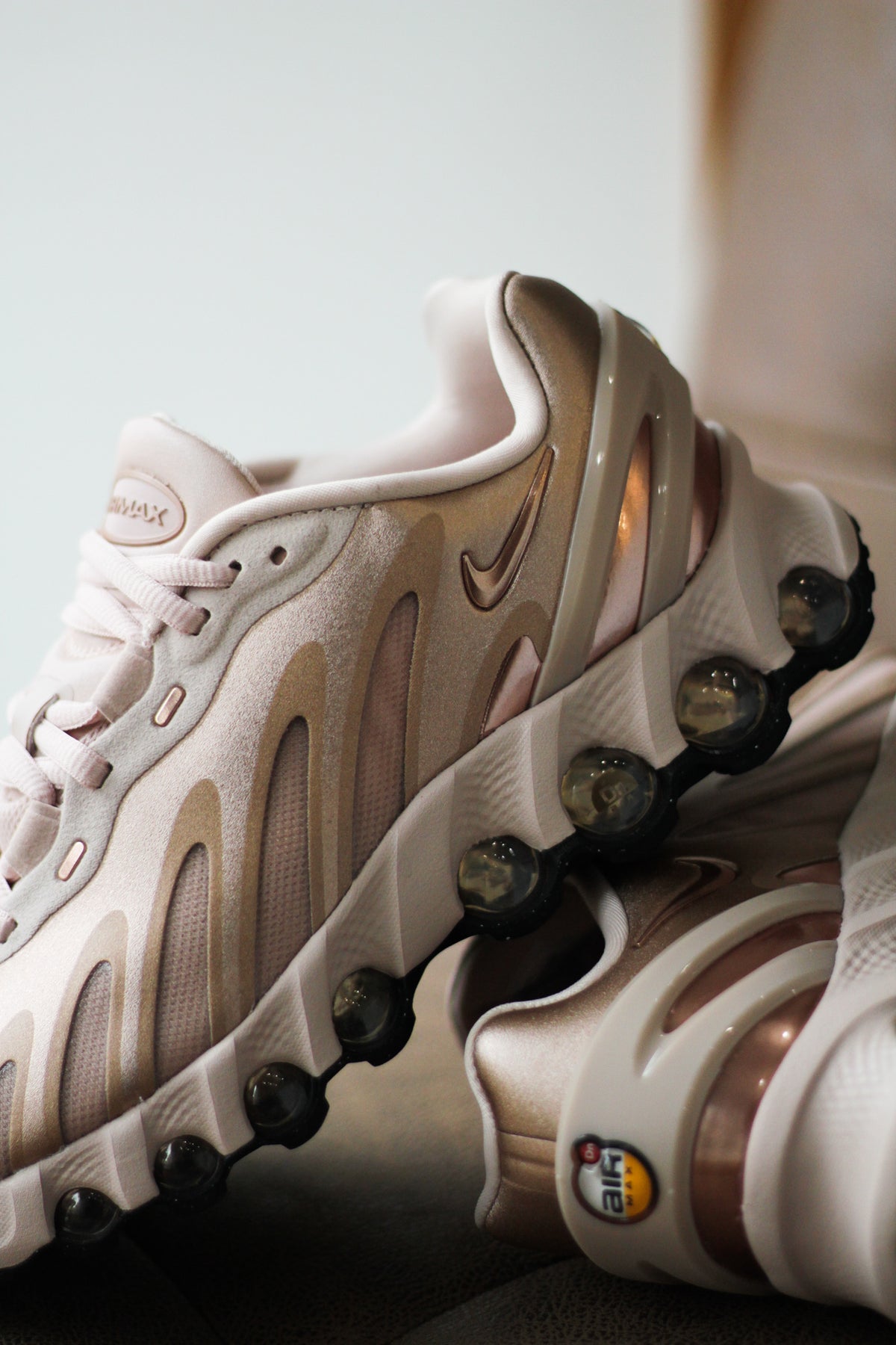 nike air max plus womens rose gold