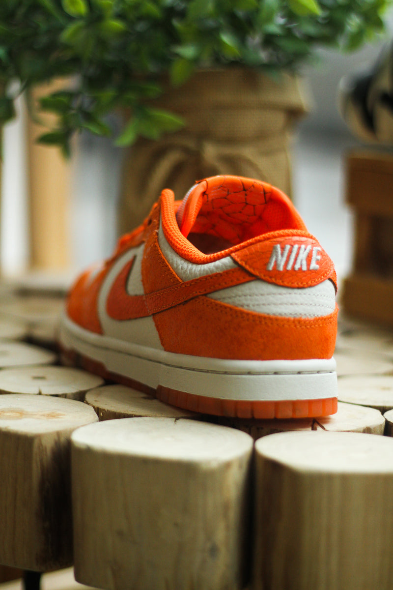 W DUNK LOW "SAFETY ORANGE"