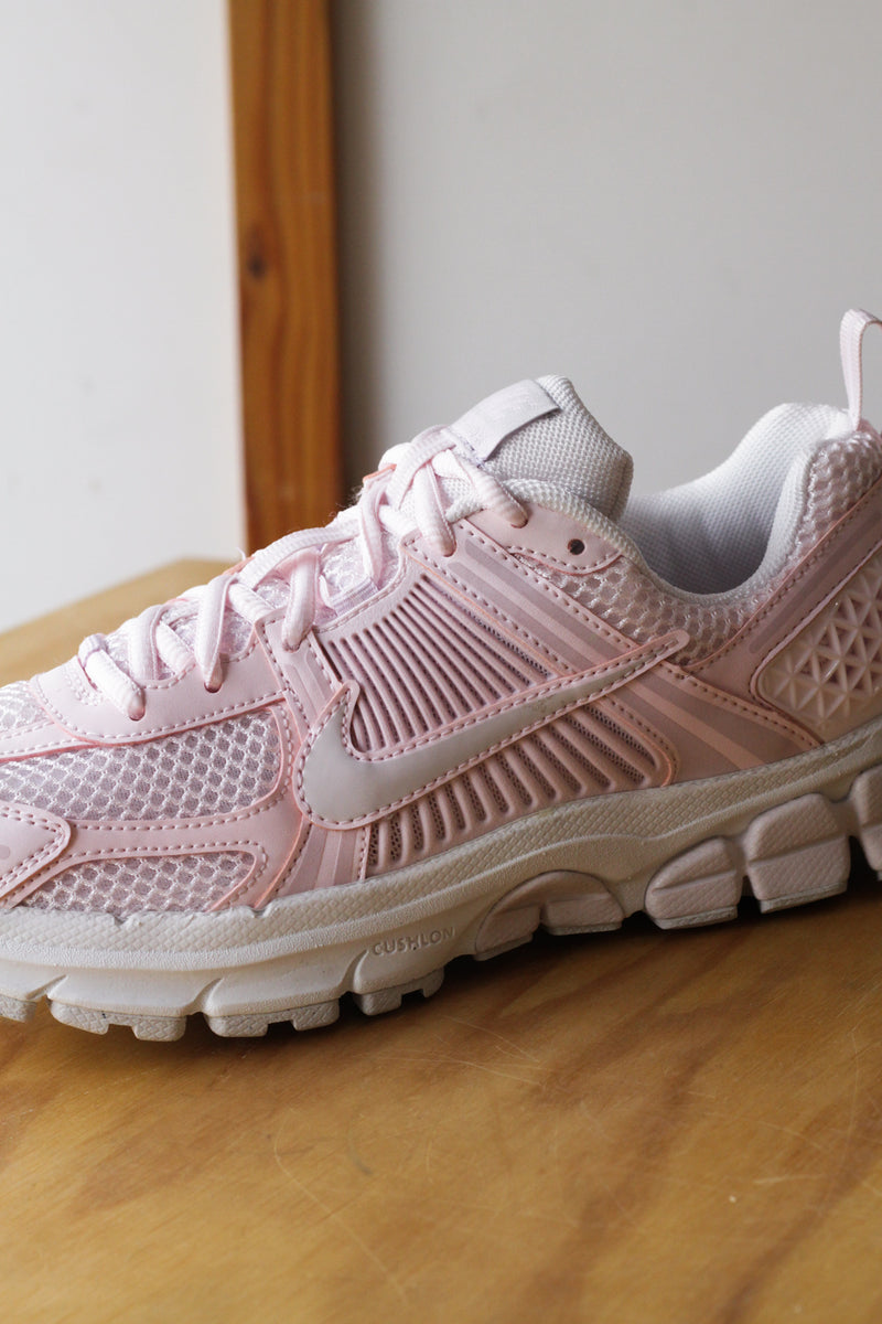 NIKE VOMERO 5 (GS) "PEARL PINK/VAST GREY-BLEACHED LILAC"
