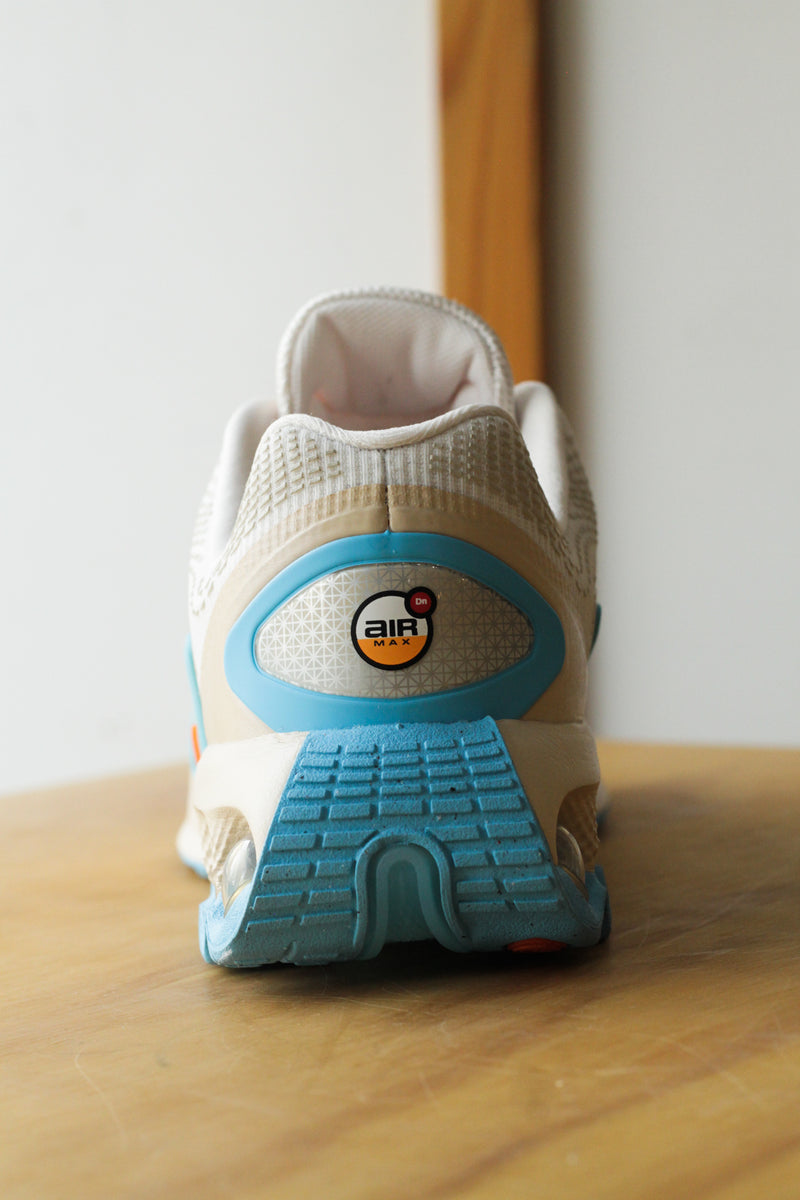 NIKE AIR MAX DN (GS) "PHANTOM/SAFETY ORANGE-SANDDRIFT"