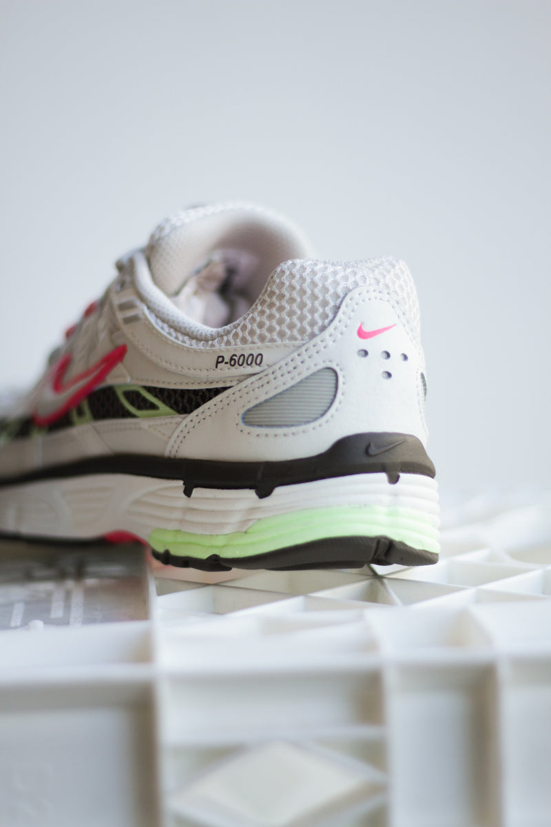 W NIKE P-6000 "PHANTOM/SAIL-IRONSTONE-LIGHT BONE"