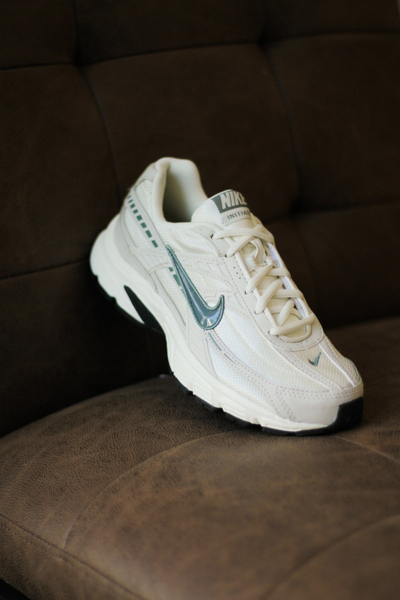 W NIKE INITIATOR "SOFT PEARL/CLAY GREEN-LT OREWOOD BRN"