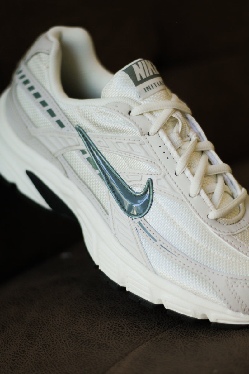W NIKE INITIATOR "SOFT PEARL/CLAY GREEN-LT OREWOOD BRN"