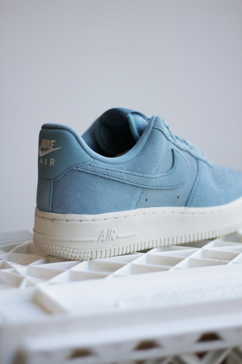 W NIKE AIR FORCE 1 '07 "DENIM TURQ/DENIM TURQ-SAIL"