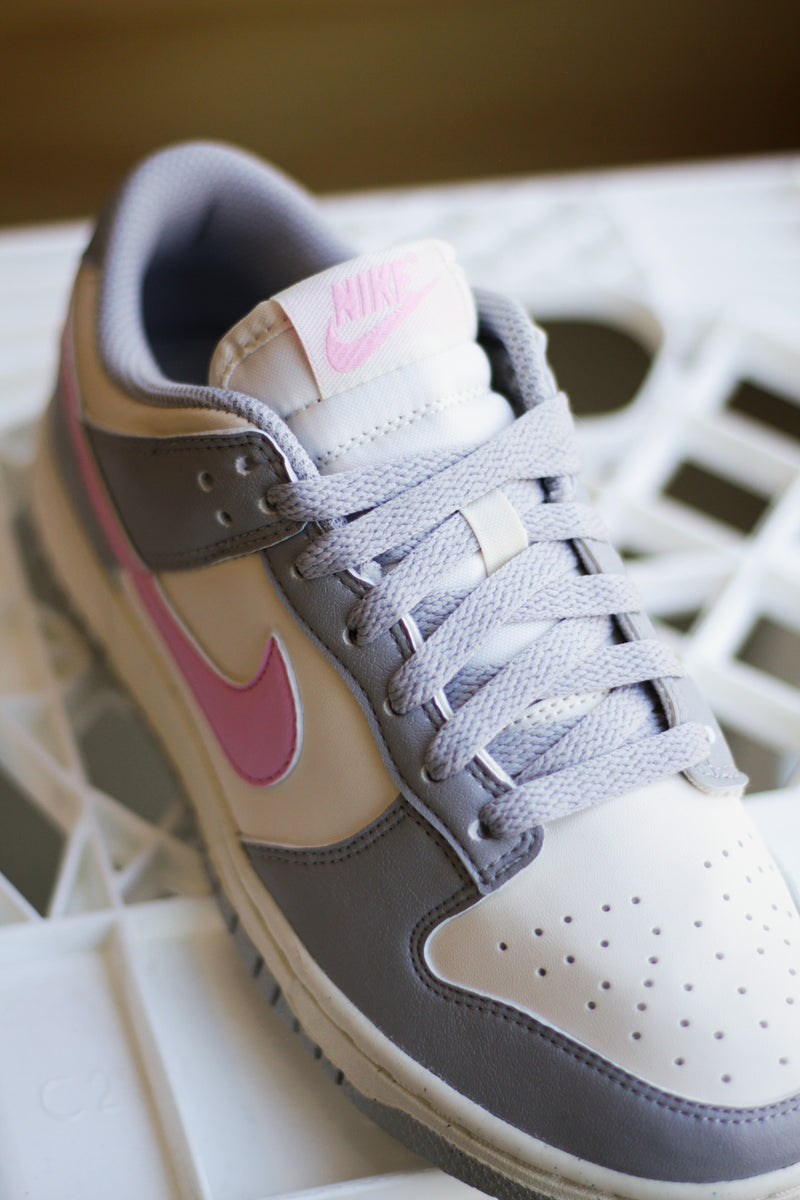 W NIKE DUNK LOW NEXT NATURE LT SMOKE GREY/PINK RISE-PALE IVORY"