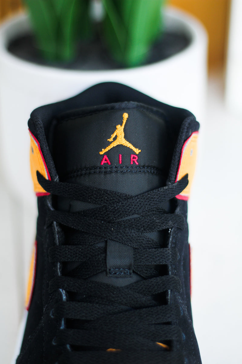 AIR JORDAN 1 MID SE "VIVID ORANGE"
