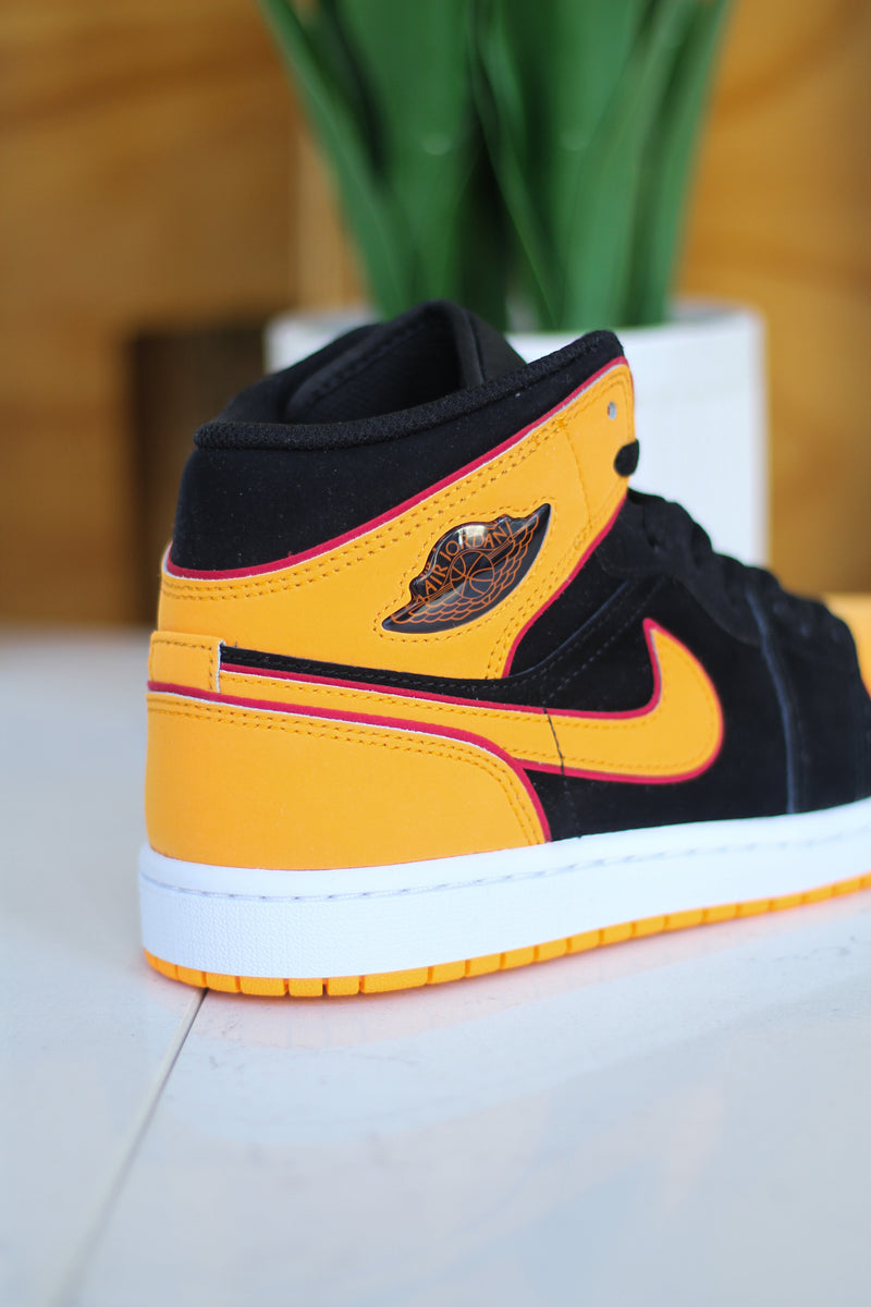 AIR JORDAN 1 MID SE "VIVID ORANGE"
