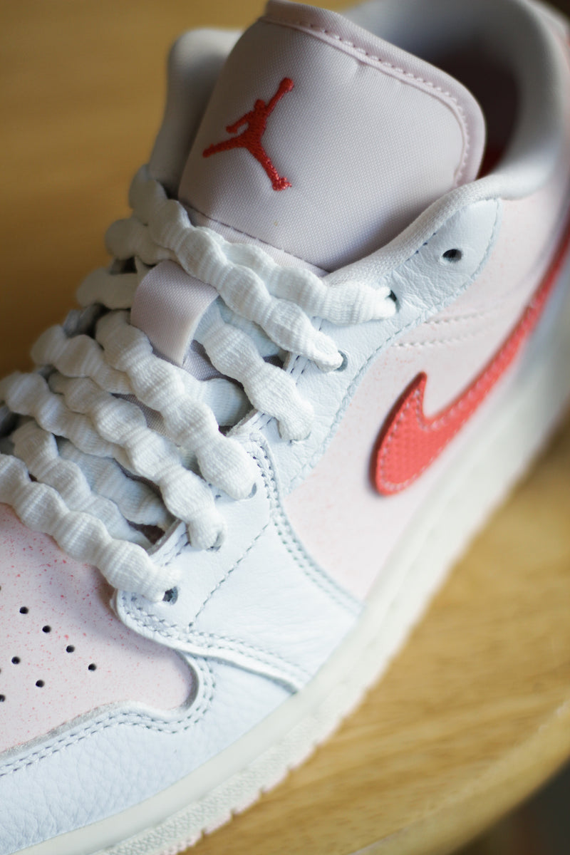 W AIR JORDAN 1 LOW SE "SUMMIT WHITE/MAGIC EMBER-LIGHT SOFT PINK"