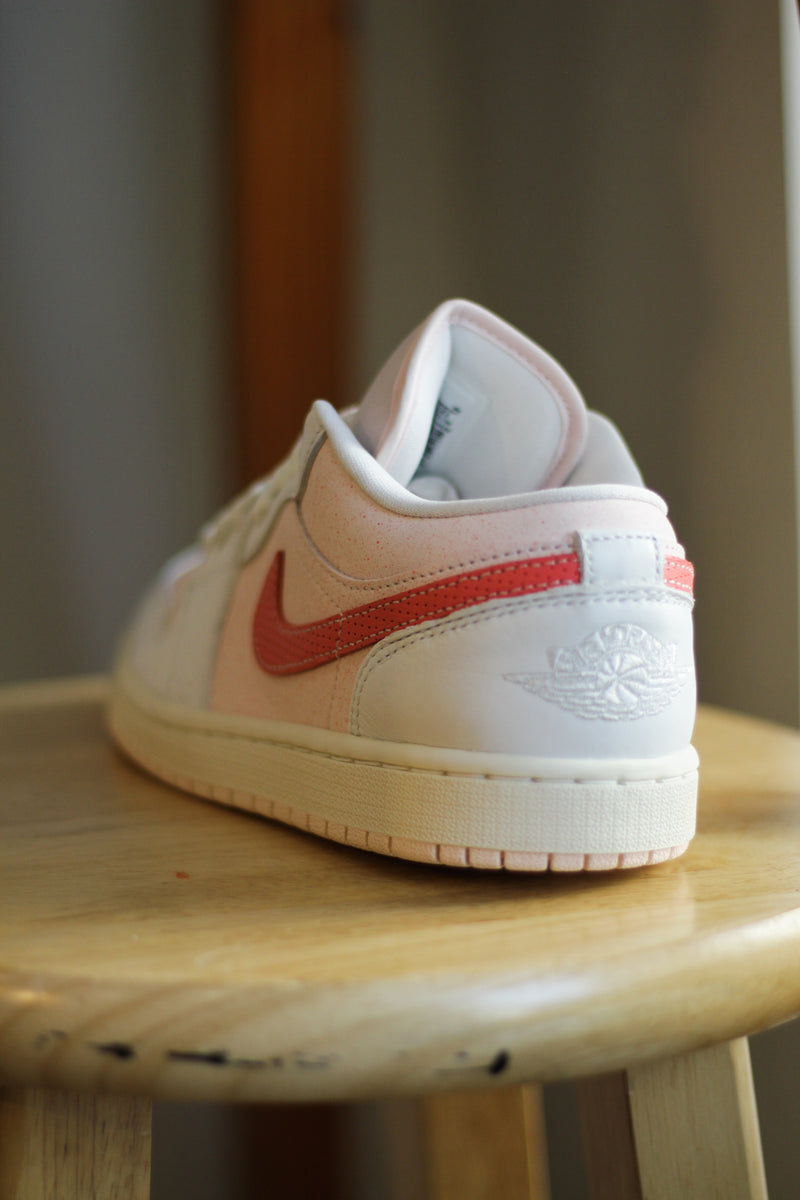 W AIR JORDAN 1 LOW SE "SUMMIT WHITE/MAGIC EMBER-LIGHT SOFT PINK"