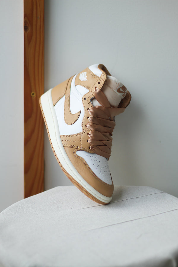 W AIR JORDAN RETRO HIGH OG "PRALINE"