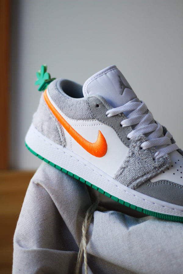 AIR JORDAN 1 LOW SE (GS) "LT SMOKE GREY"