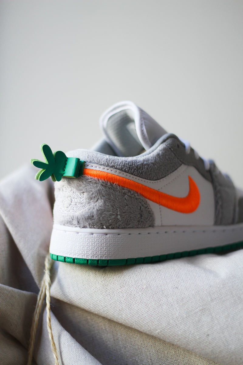 AIR JORDAN 1 LOW SE (GS) "LT SMOKE GREY"