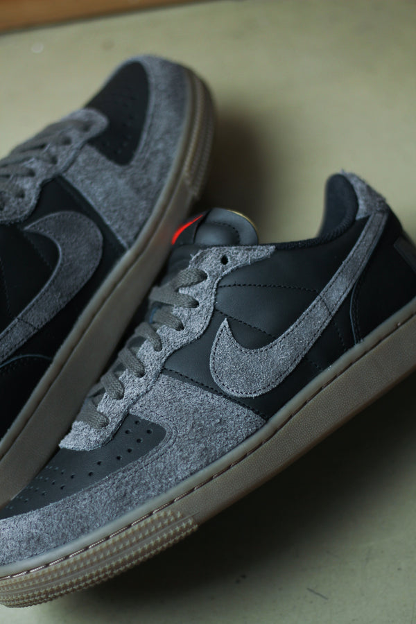 TERMINATOR LOW "MEDIUM ASH"