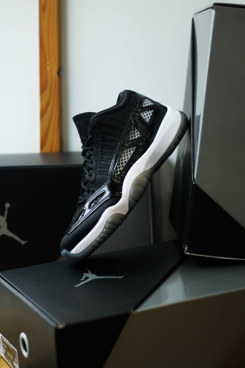 AIR JORDAN 11 RETRO LOW IE "BLACK"