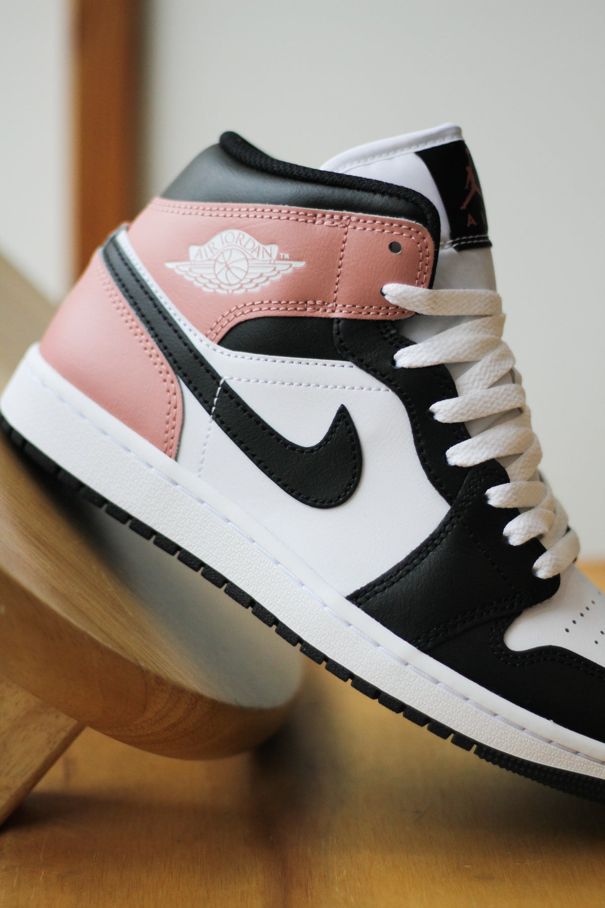 国内配送 NIKE AIR JORDAN 1 MID WHITE/RUST PINK-BLACK AIR JORDAN 1 MID