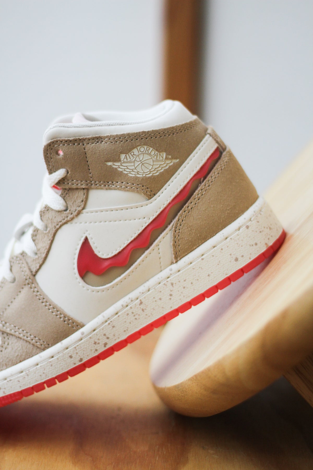 AIR JORDAN 1 MID SE (GS) 