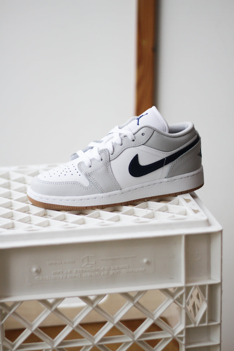 White Neutral Jordan Neutral Grey AIR JORDAN LOW (GS)