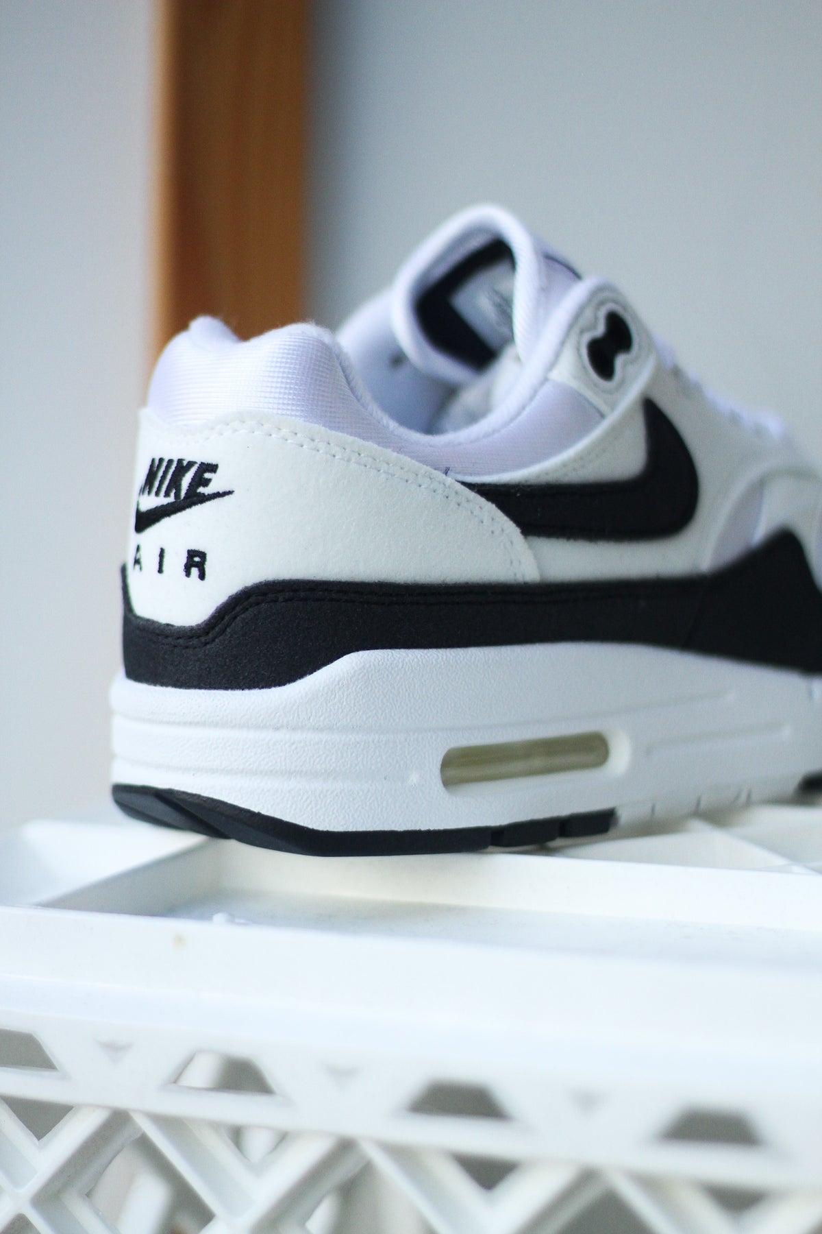 NIKE Air Max 1 BLACK White ナイキ エアマックス1 The Nike Air Max 1 “White Black” Brings in the New Year – DTLR
