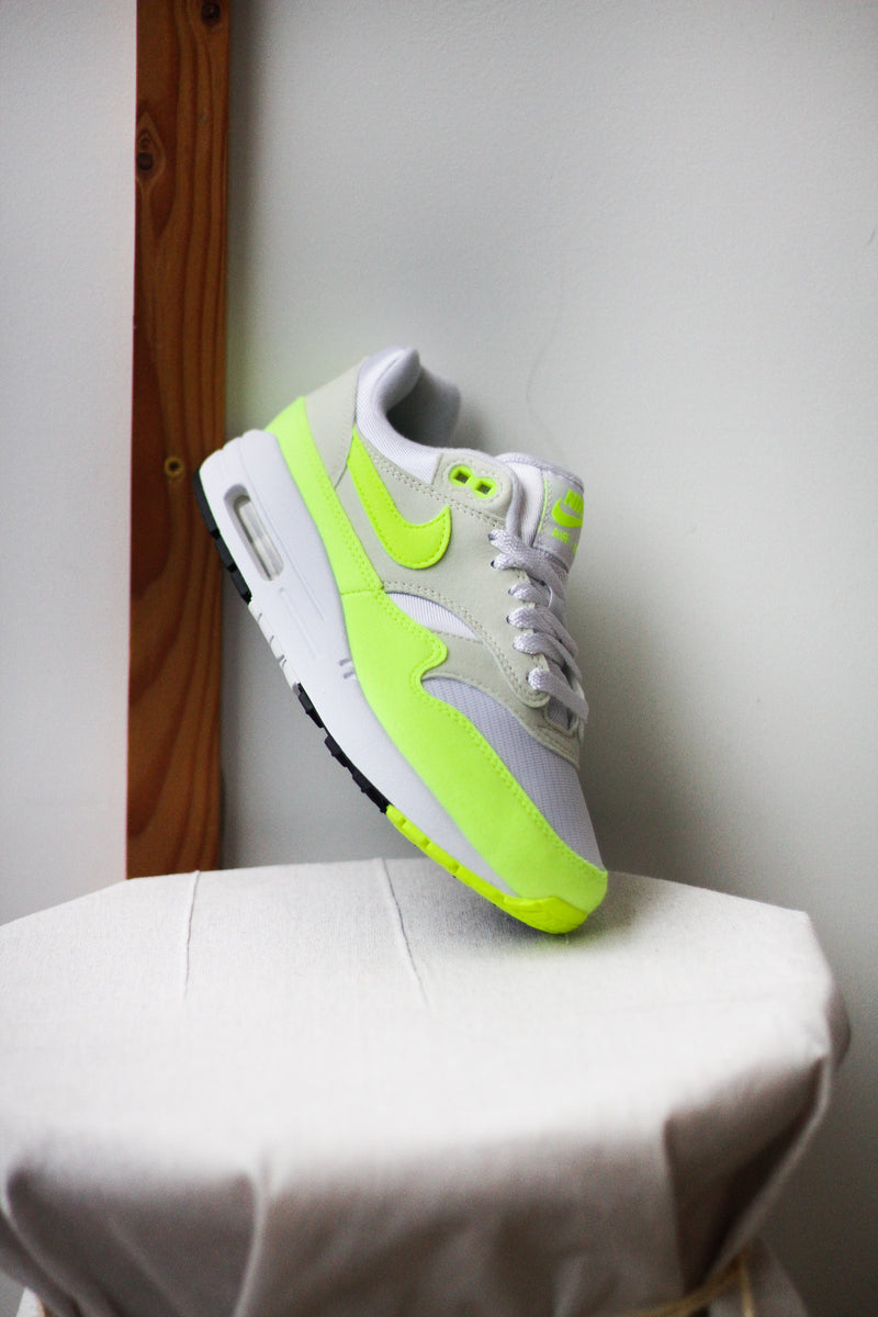 W AIR MAX 1 "VOLT"