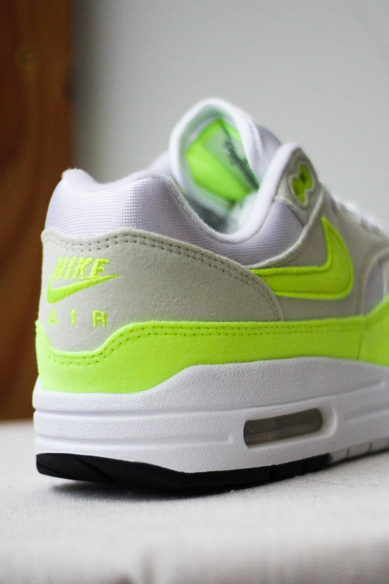 W AIR MAX 1 "VOLT"