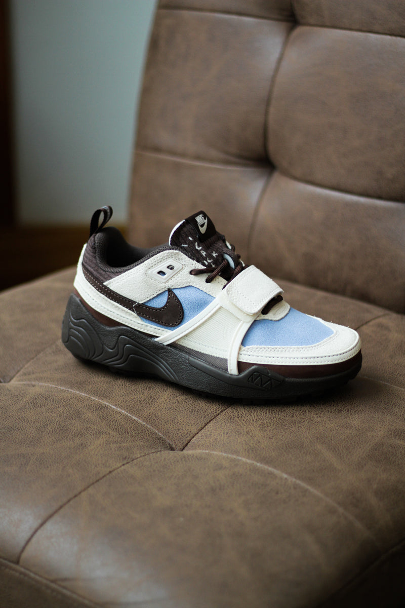NIKE ZOOM FIELD JAXX "LECHE BLUE/BAROQUE BROWN-PALE IVORY"