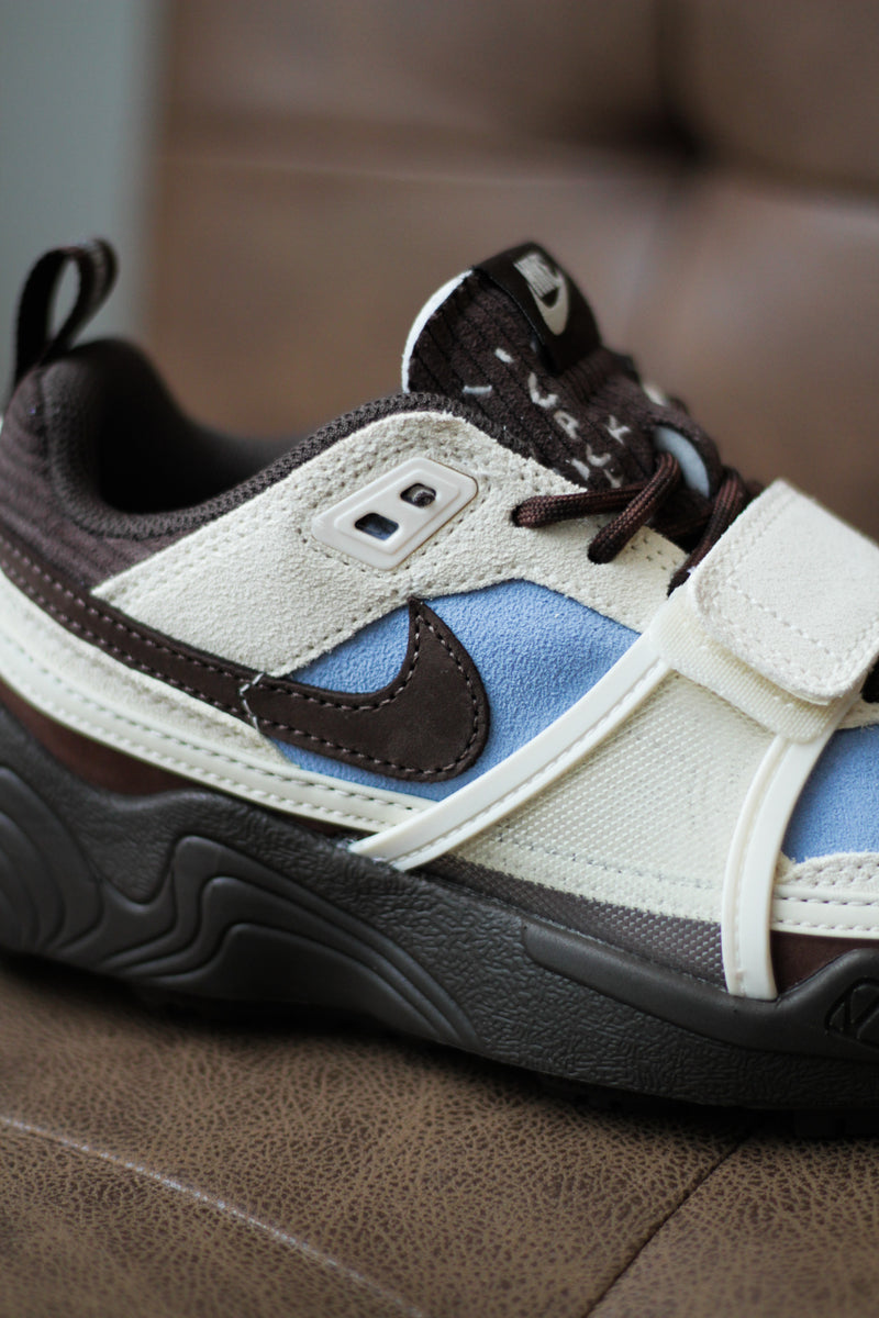 NIKE ZOOM FIELD JAXX "LECHE BLUE/BAROQUE BROWN-PALE IVORY"