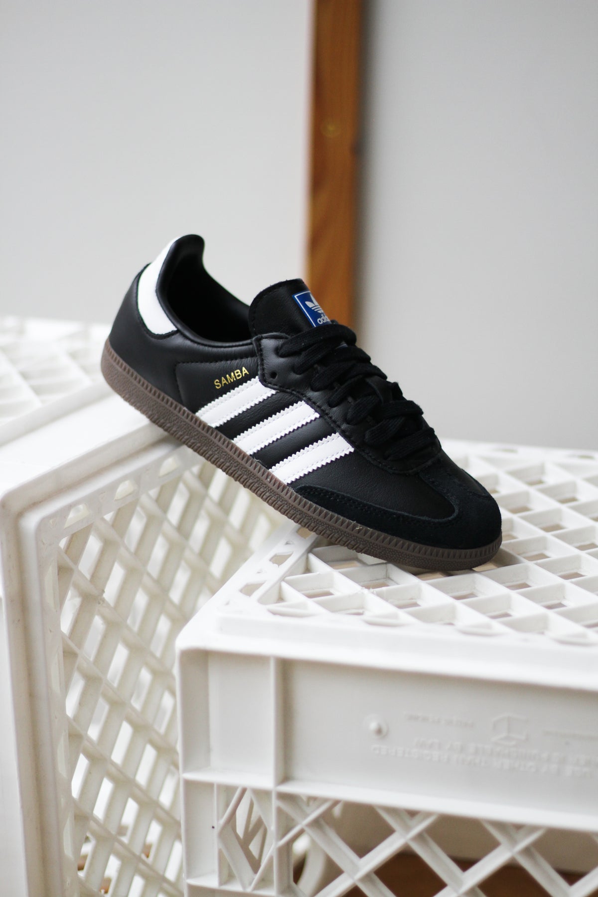 W ADIDAS SAMBA OG "CORE BLACK/CLOUD WHITE/GUM" Sneaker Room W ADIDAS SAMBA OG "CORE BLACK/CLOUD WHITE/GUM" Sneaker Room
