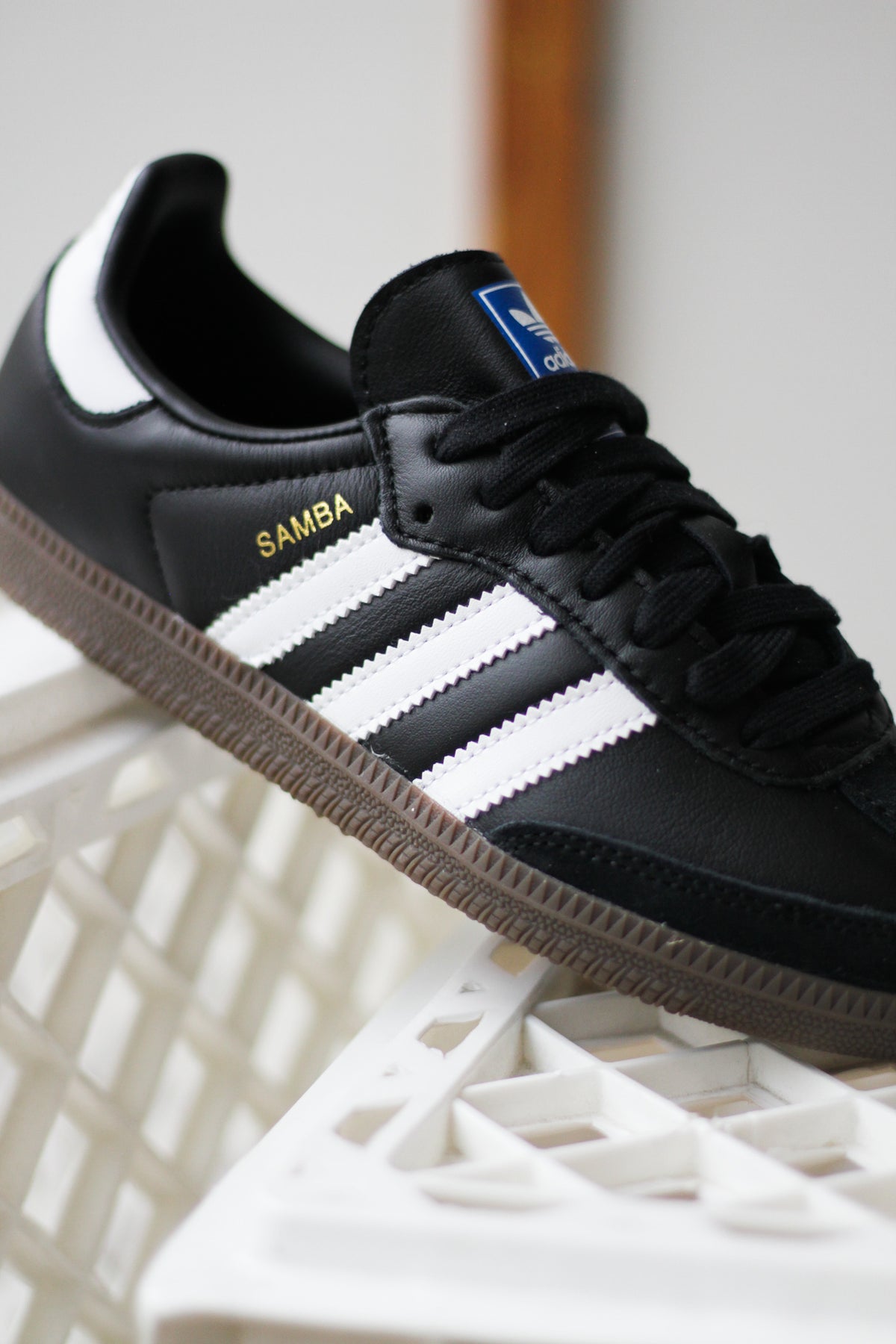 W ADIDAS SAMBA OG "CORE BLACK/CLOUD WHITE/GUM" Sneaker Room W ADIDAS SAMBA OG "CORE BLACK/CLOUD WHITE/GUM" Sneaker Room