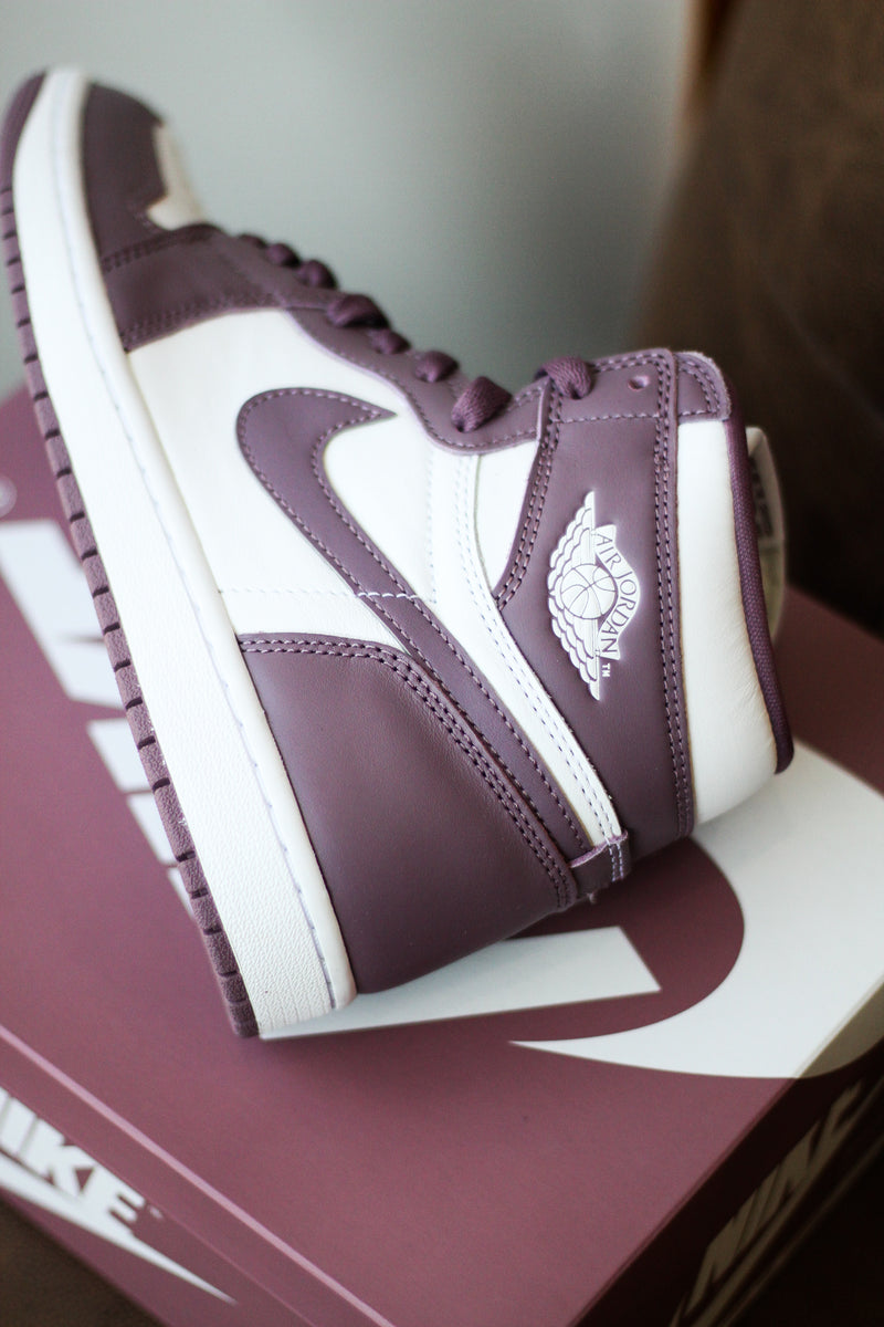 AIR JORDAN 1 RETRO HIGH OG "MAUVE"