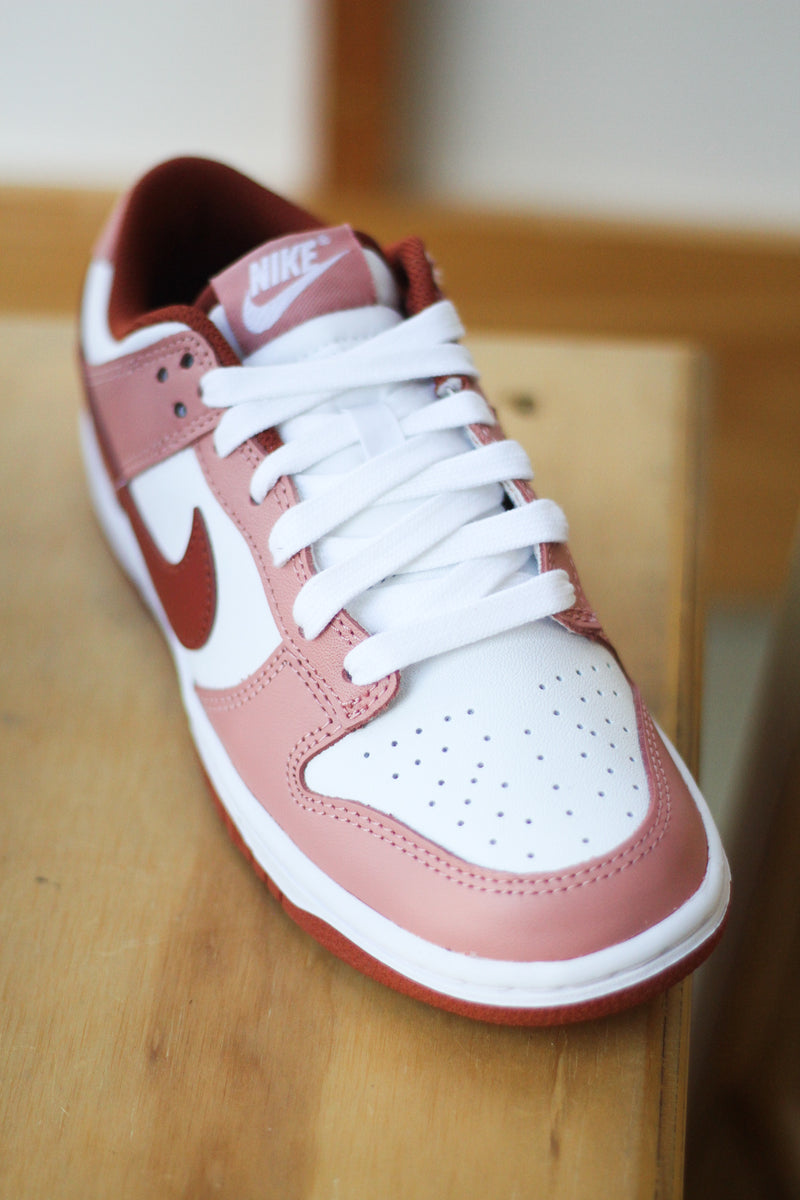 W DUNK LOW "RED STARDUST"