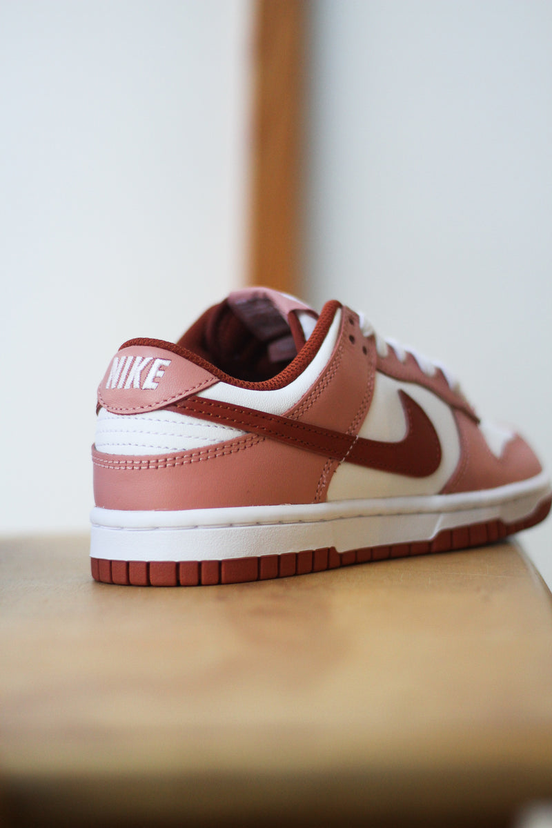 W DUNK LOW "RED STARDUST"