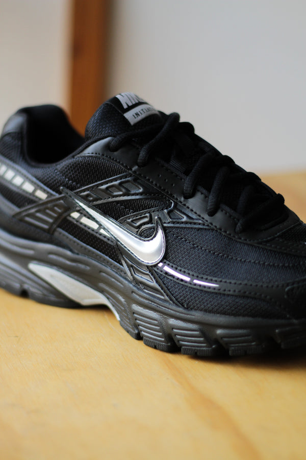 NIKE INITIATOR "BLACK/METALLIC SILVER-BLACK"