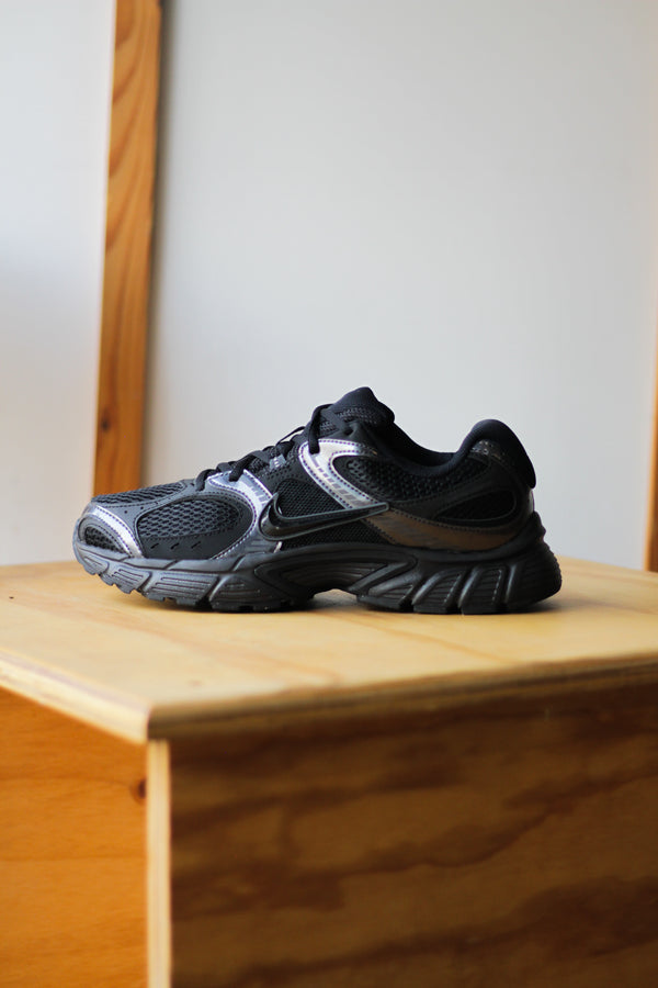 NIKE V5 RNR "BLACK/BLACK-ANTHRACITE"