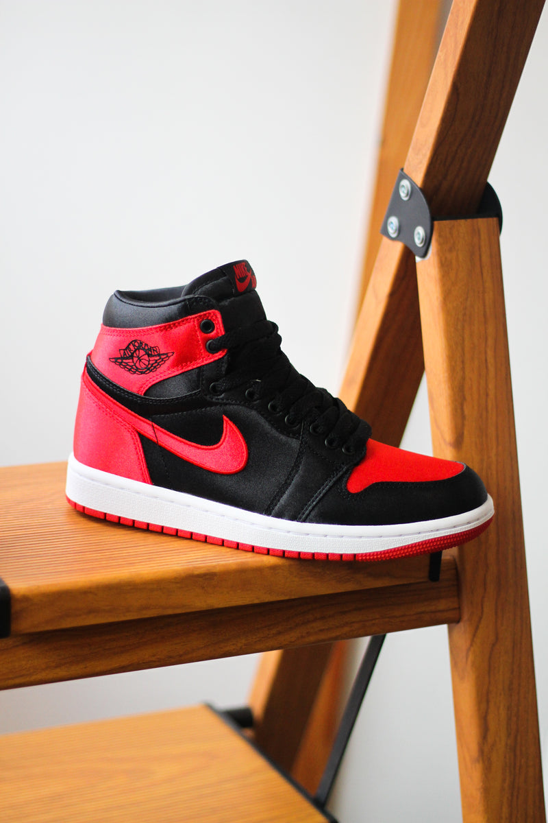 W AIR JORDAN 1 RETRO HIGH OG "VARSITY RED"