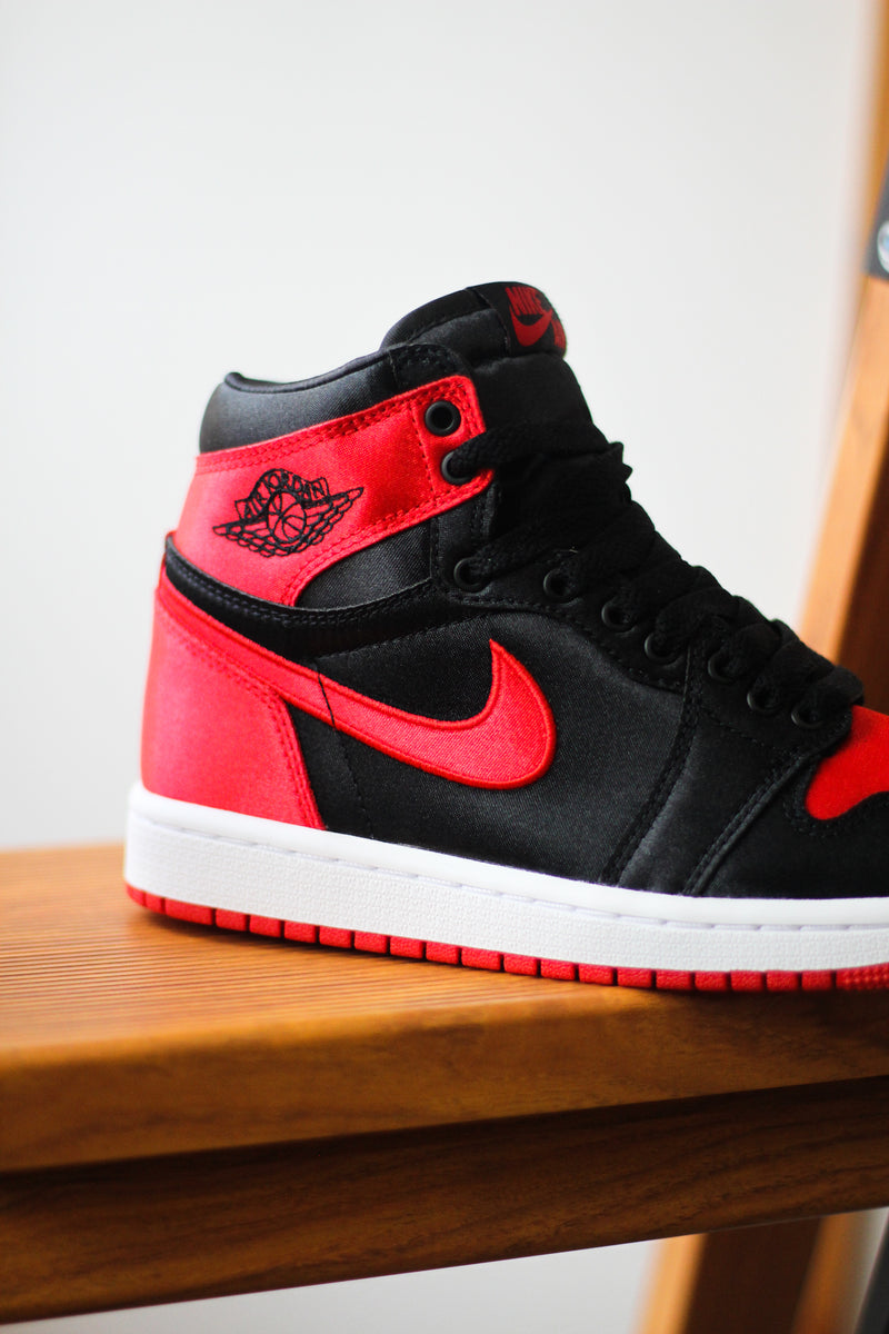 W AIR JORDAN 1 RETRO HIGH OG "VARSITY RED"