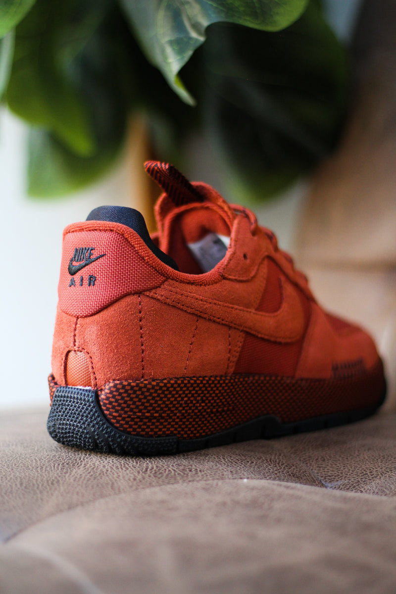 W AIR FORCE 1 WILD "RUGGED ORANGE"